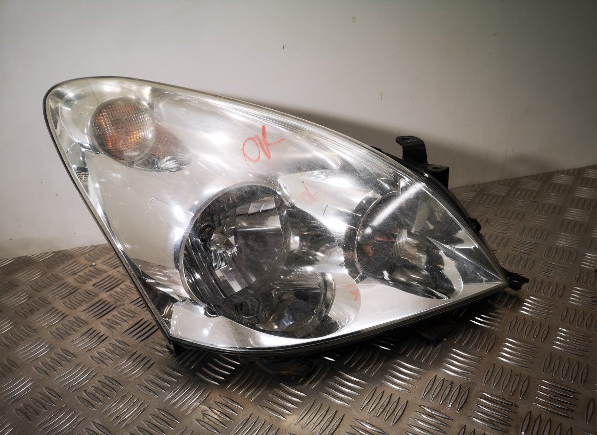 Headlight right TOYOTA COROLLA Verso II (AR10) (2004-2009)