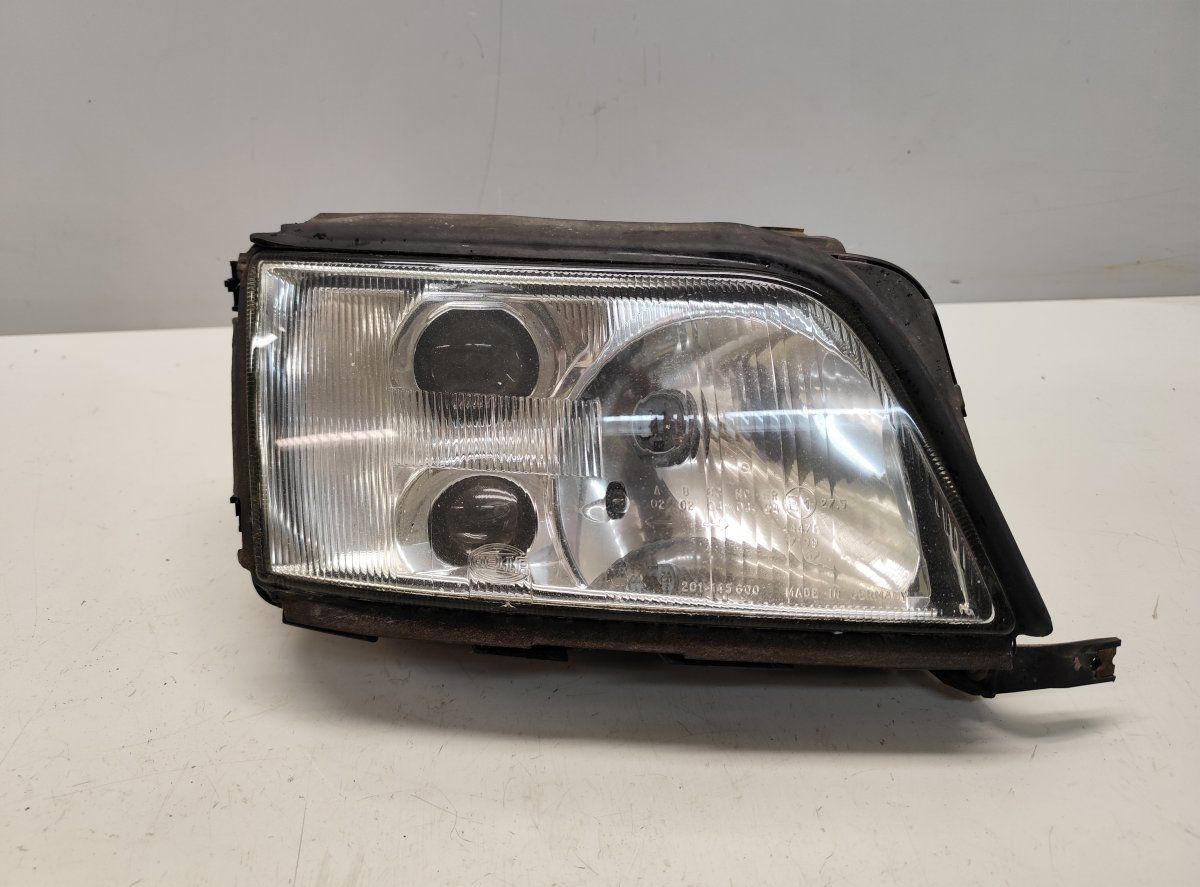 14050602 14137600 Headlight right AUDI A6 (C4) (1994-1997)
