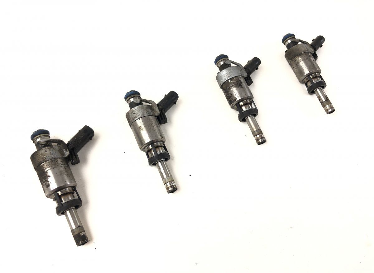 0261500074 0261500057 0261500160 Fuel injector set SKODA SUPERB II (3T4, 3T5) (2008-2015)