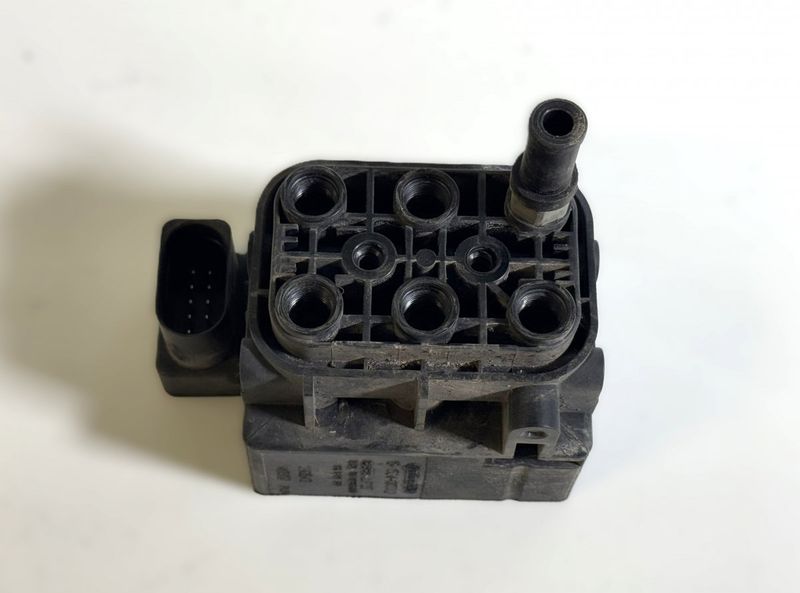 15152400332 68087233AA Air suspension valve block JEEP GRAND CHEROKEE IV (WK, WK2) (2010-2021)