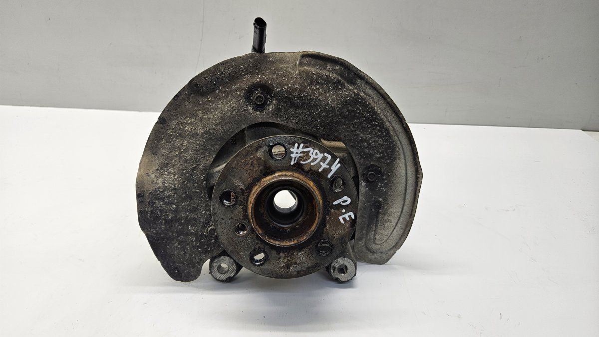 6876646 687664601R Wheel bearing housing front right BMW X1 (F48) (2014-2022)