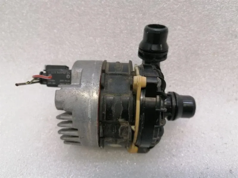 Mercedes S-Class W222 Additional Cooling Pump A0005002300 Coolant Pump Pump