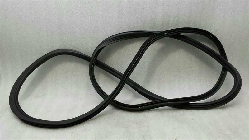 Porsche Cayenne 958 Boat Seal 7P5827705G Tailgate Seal