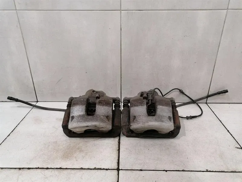 Mercedes C Class W204 front brake caliper set A2044212381 caliper front set