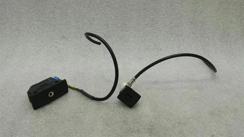 Mercedes ML W166 Multimedia Input Set A2188200087 Control Unit Female AUX IN USB