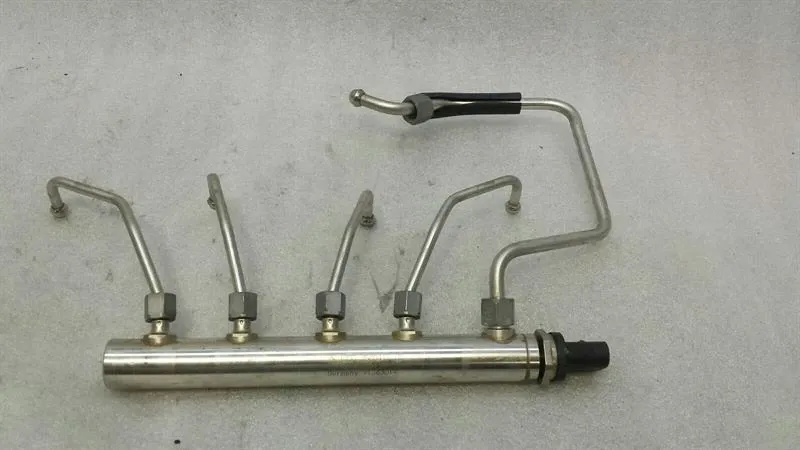 BMW 5 Series F10 528i Fuel Rail 7585411 Fuel Injection Moulding Pipe Manifold N20B20A