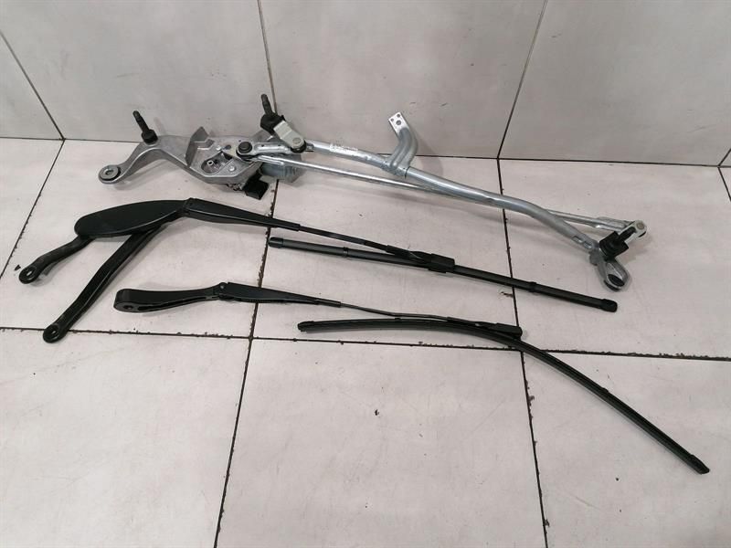 Mercedes CLS C257 W257 front wiper engine A2138205904 wiper motor front RHD