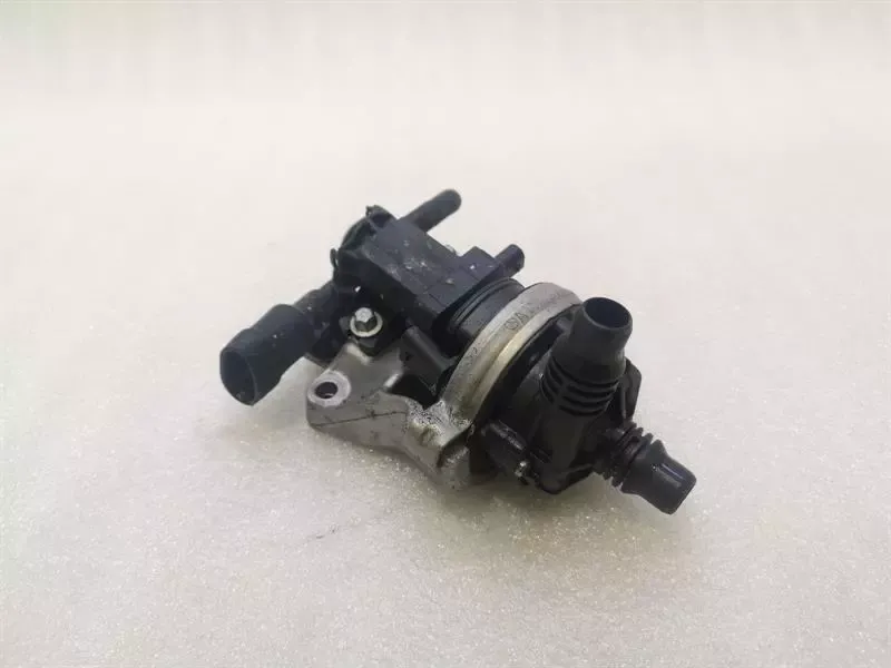 Mercedes CLS C257 W257 Additional Cooling Pump A0005006300 Coolant Pump Pump