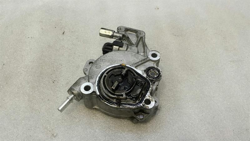 Land Rover Evoque 2.2 TD Vacuum Pump LR037627 Vacuum Pump
