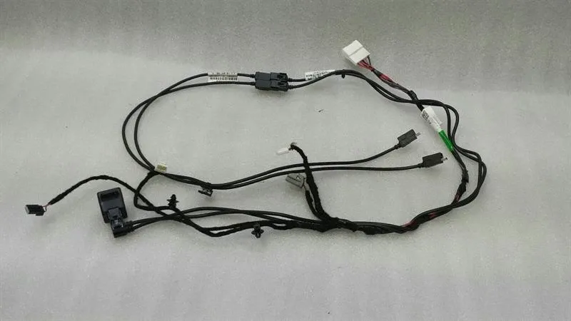 Tesla Model S 75 USB Multimedia 10064815-01-B Wiring Harness Media Hub