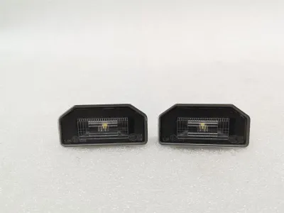 Tesla Model 3 nagy hatótávolságú rendszámtábla világítás 1449730-00-B rendszámtábla világítás