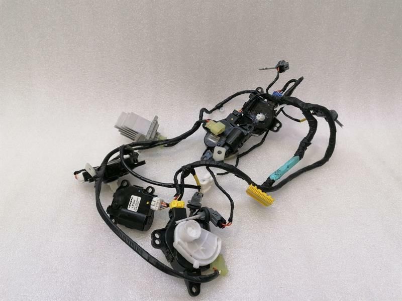 TESLA MODEL X 75D Vent Flap Engine D267-AP9BA02-ED RHD RIGHT HANDLEBAR