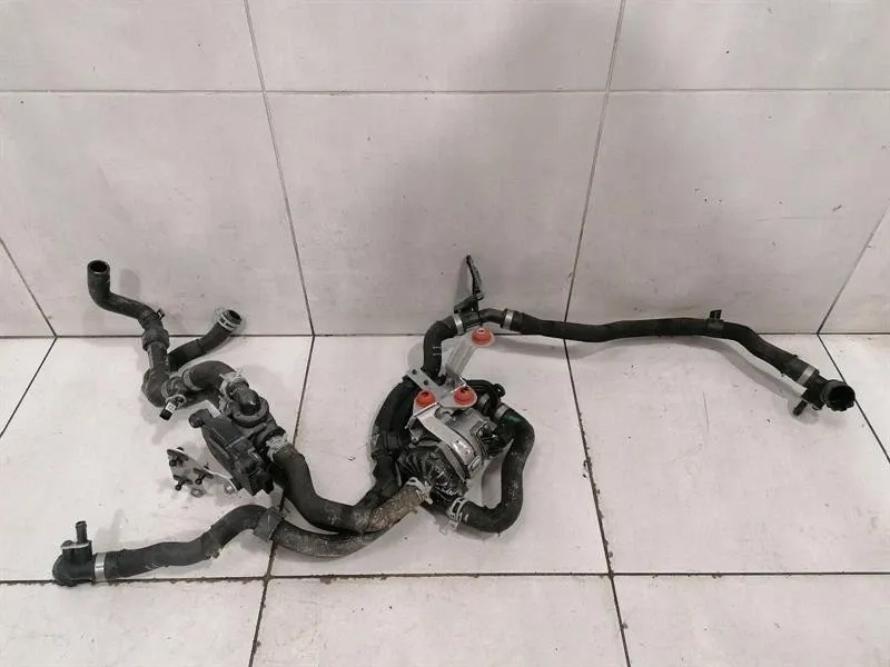 Porsche Taycan 9J additional cooling pump 9J1965567D coolant pump pump