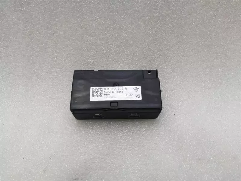 Porsche Taycan 9J USB Charging Port 9J1035722B Control Unit USB