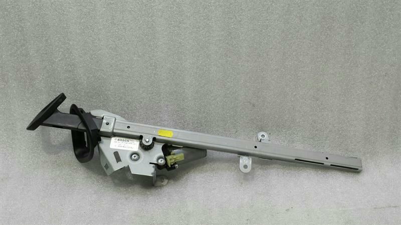 Mercedes CLK W209 Right Seatbelt Feeder A2098600282 Seat Belt Retainer Right