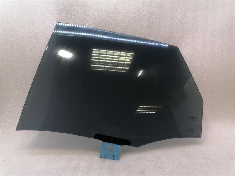 Porsche Macan 95B left rear door glass 95B845205B door window rear left double