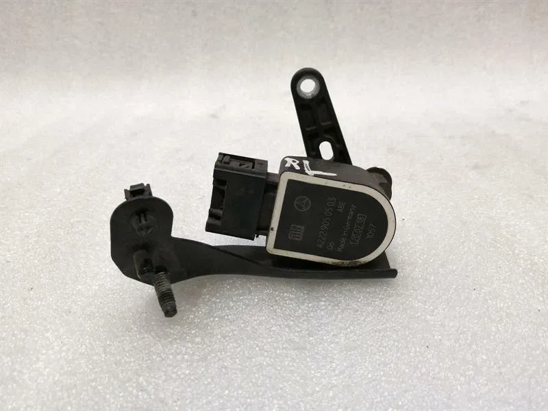 Mercedes S-Class W222 RLH Level Sensor A22290503 Level Control Rear Link