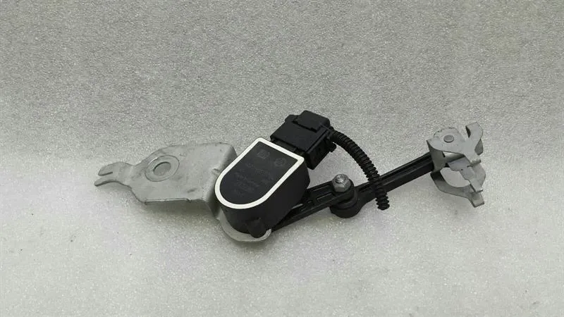 Mercedes E53 AMG W238 Xenon Level Sensor A0009053704 Level Sensor Right