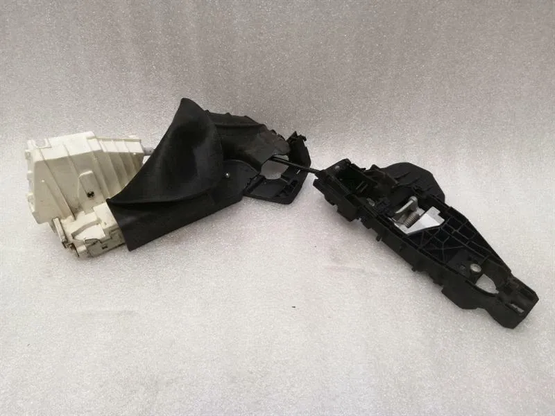 Mercedes R Class W251 front left door lock A2517200735 door lock front Li RHD