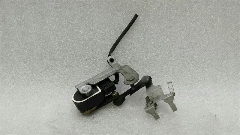 Mercedes E Class W238 Xenon Level Left A0009053704 Level Sensor