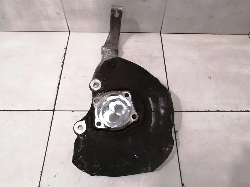 Mercedes S-class W222 right front hub A2223322001 wheel bearing housing front right