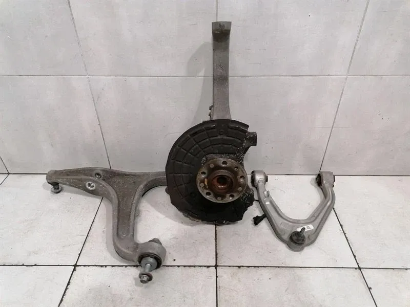 Maserati Ghibli M157 Right Front Hub 670039101 Wheel Bearing Housing Front Right