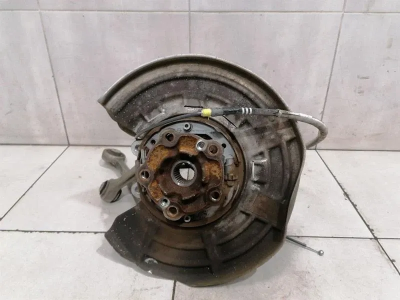BMW M4 F82 Left Rear Hub 33302284795 Wheel Bearing Housing Rear Left
