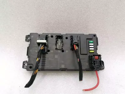 BMW M4 F82 elektronikus modul 9866981 vezérlőegység biztosítékdoboz SEM