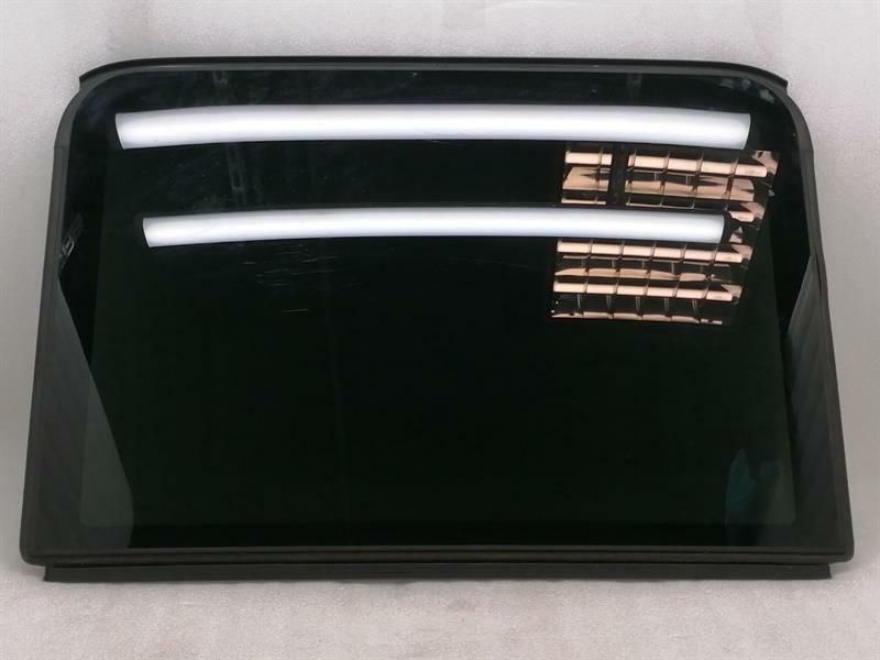 Porsche Macan 95B Rear Panoramic Glass 95B877056Z Sliding Sunroof Rear Faulty