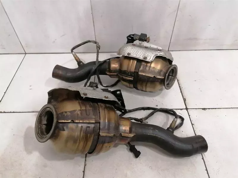 Ferrari 458 F142 Spider Catalytic Converter 261686 Catalytic Converter