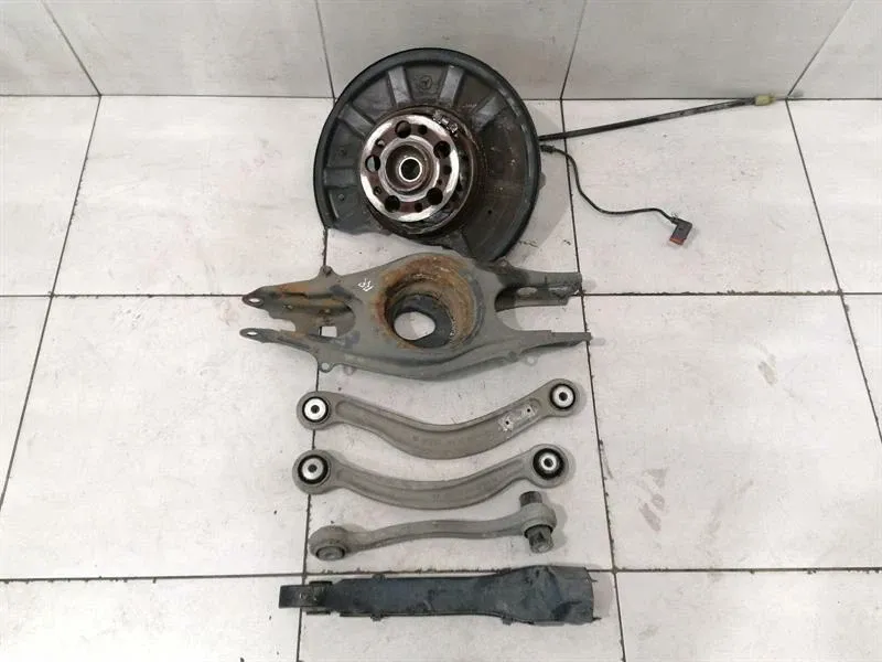 Mercedes CLS W218 right rear hub set A2123500241 wheel bearing housing rear right