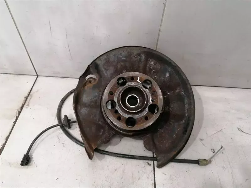 Mercedes CLK W208 Left Rear Hub A2023509408 Wheel Bearing Housing Rear Left