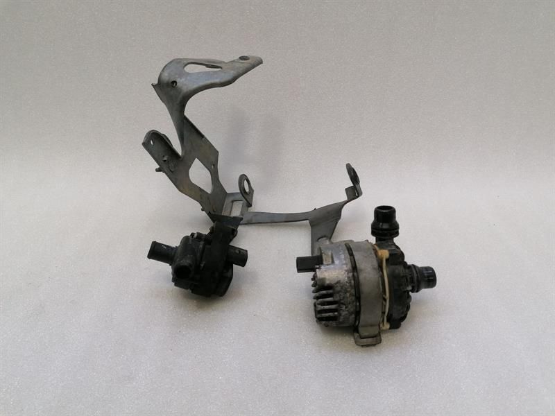 Mercedes E63 AMG W213 Additional Cooling Pump A0005002300 Coolant Pump Pump