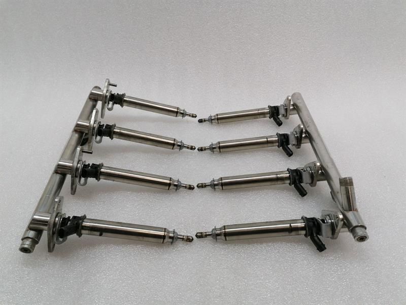 MERCEDES W205 C63 AMG Fuel Rail A2740701195 Fuel Injector Moulding Injector