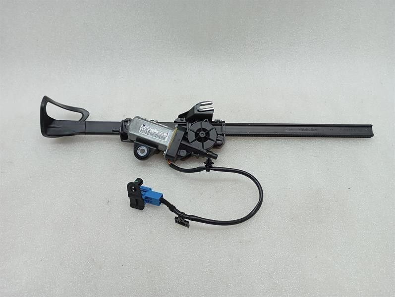 Mercedes C Class W205 Left Seatbelt Feeder A2058600182 Seat Belt Retainer Front Left