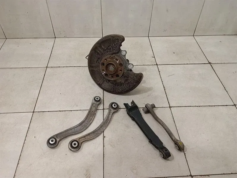 Mercedes C Class W205 Left Rear Hub A2053509713 Wheel Bearing Housing Rear Left