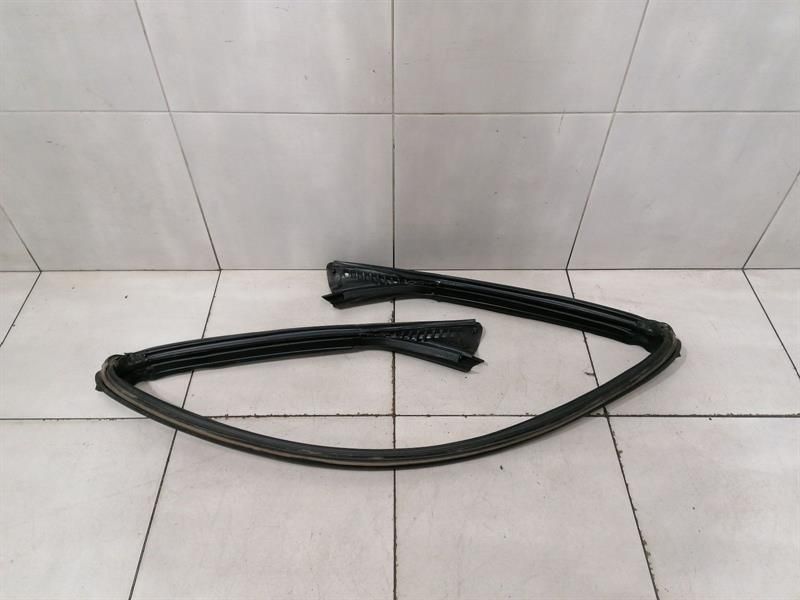Ferrari Portofino F164 Seal 959306 Seals Upper Windscreen Cross Member Seal