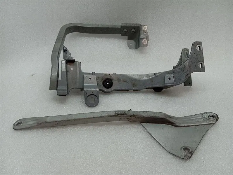 Bentley Continental GT 18-24 3S 3SD FRH wing bracket 3SD821226C bracket right