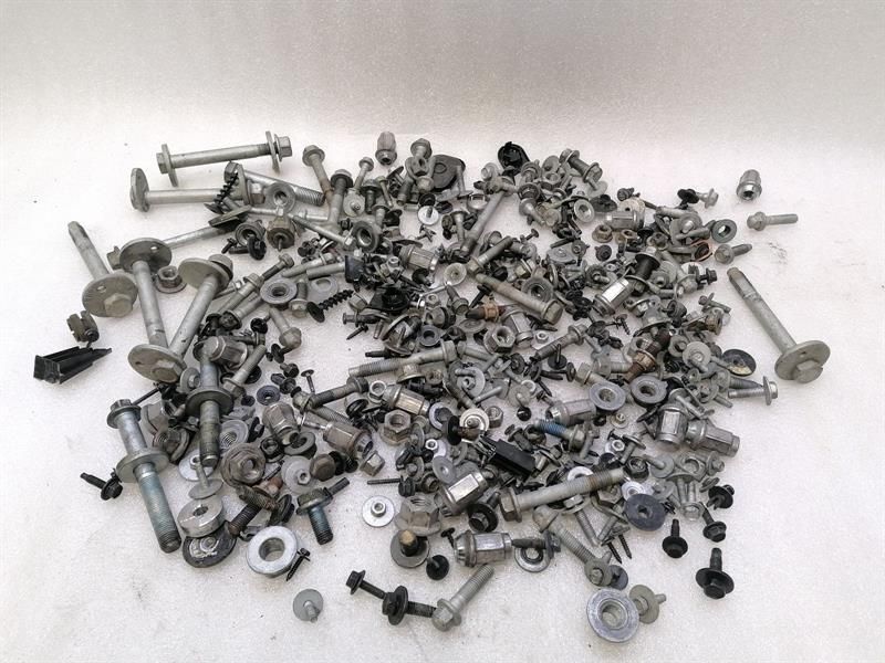 CHEVROLET CORVETTE C6 SCREENS BOLTS FROM ONE CAR SET SCREWS