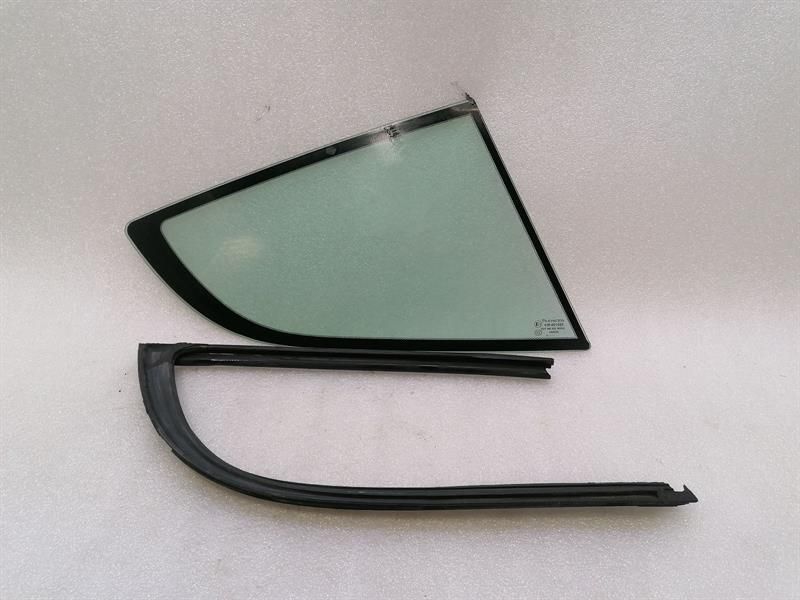 ASTON MARTIN DB9 COUPE Right Quarter Glass 4G43-76-11086 Door Window 1⁄4 Re