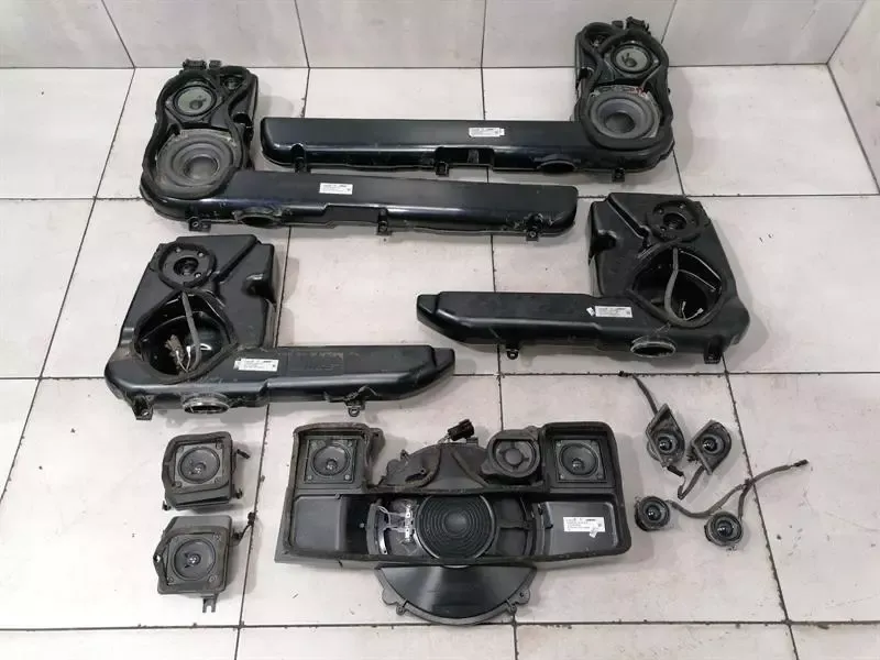 Maybach 62 V240 Speaker Set A2408200902 Speakers SPARES OR REPAIR