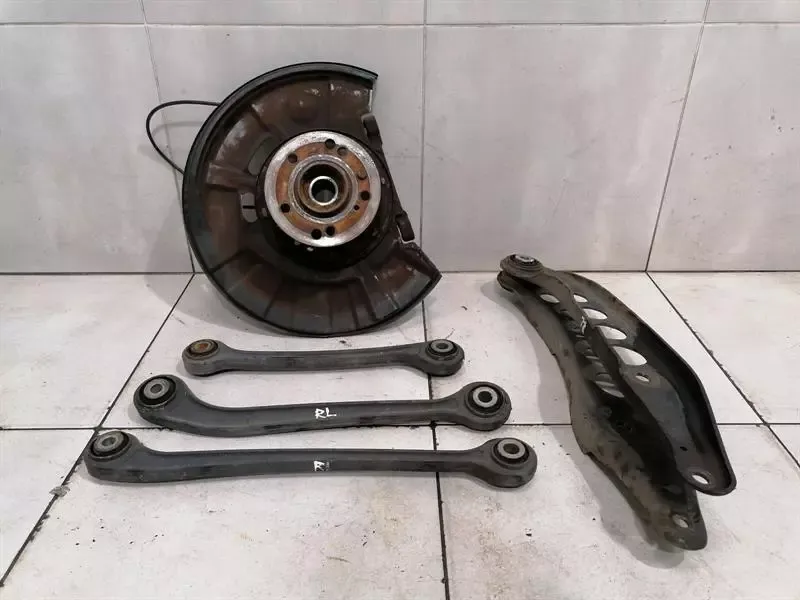 MAYBACH 57 W240 Left Rear Hub A2403500908 Wheel Bearing Housing Rear Left