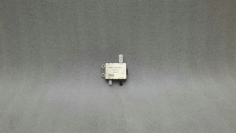 Mercedes SL R230 Aerial / Antenna A2208271842 Antenna Amplifier