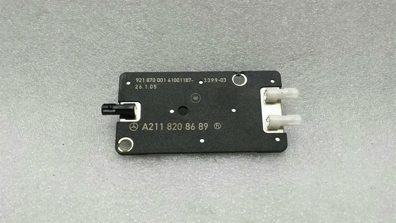 Mercedes CLS W219 Aerial / Antenna A2118208689 Antenna Amplifier