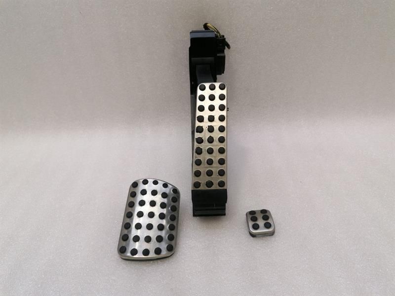 Mercedes SL R230 accelerator pedal (electrical) A2303000804 accelerator pedal AMG SET
