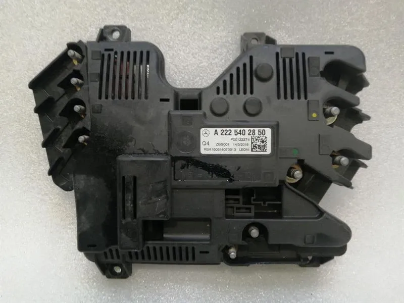 Mercedes CL W217 rear fuse box A2225402850 fuse box rear