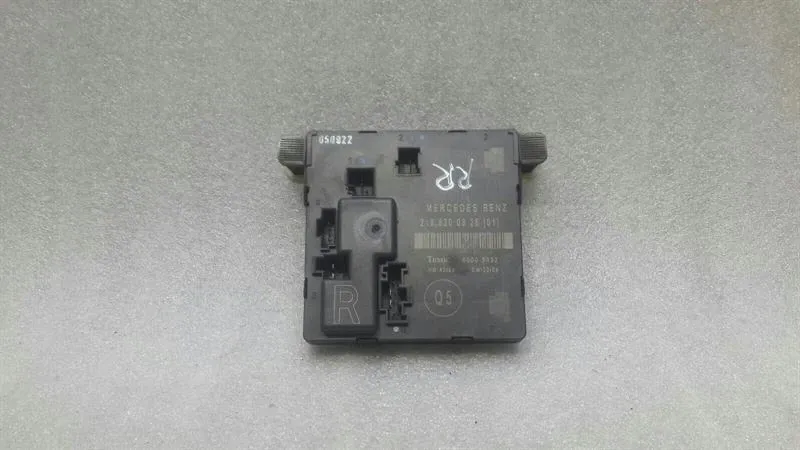 Mercedes CLS W219 rear right door module A2198200326 door control unit HR