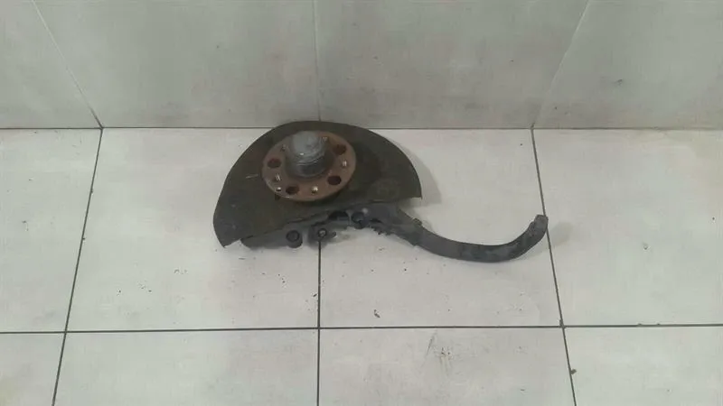 Mercedes E55 AMG W211 Left Front Hub A2303300520 Wheel Bearing Housing Front Left