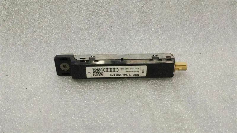 Audi S3 8V Aerial / Antenna 8V4035225B Antenna.