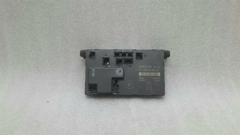 Mercedes CLS W219 Front Right Door Module A2198200726 Control Unit Front Right